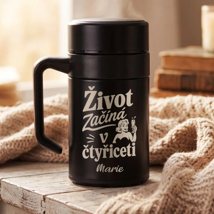 Termohrnek S Uchem 400 Ml Ženě K 40 Narozeninám Dárek K 40 Narozeninám Pro Ženu: Život Začíná V Čtyřiceti