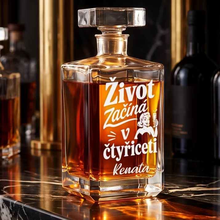 Personalizovaná Karafa Na Whisky Ženě K 40 Narozeninám Dárek K 40 Narozeninám Pro Ženu: Život Začíná V Čtyřiceti Personalizovaná Karafa Na Whisky Ženě K 40 Narozeninám Dárek K 40 Narozeninám Pro Ženu: Život Začíná V Čtyřiceti