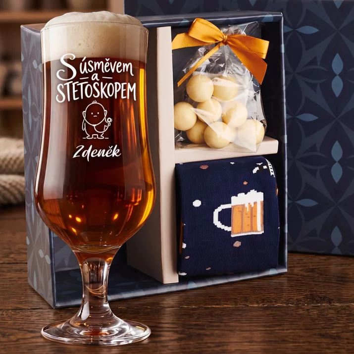 Dárkový Box S Pivní Sklenicí S Gravírováním Pro Lékaře Pro Muže: S Úsměvem A Stetoskopem Dárkový Box S Pivní Sklenicí S Gravírováním Pro Lékaře Pro Muže: S Úsměvem A Stetoskopem