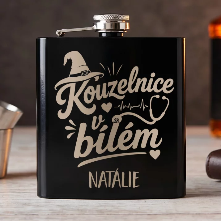Placatka S Gravírováním Pro Lékařku Dárek Pro Ženu: Kouzelnice V Bílém Placatka S Gravírováním Pro Lékařku Dárek Pro Ženu: Kouzelnice V Bílém