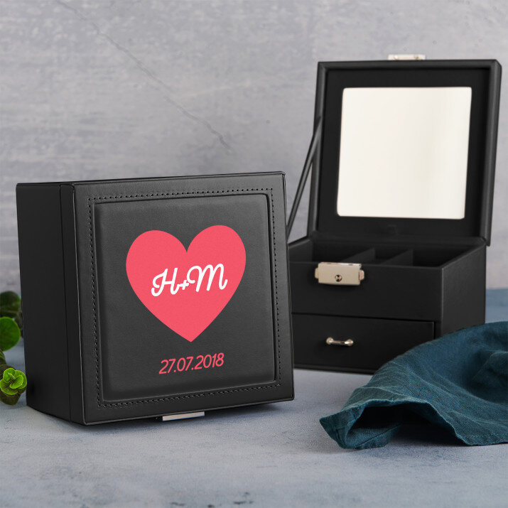 Srdce + datum - Černá šperkovnice se zrcátkem Srdce + datum - Černá šperkovnice se zrcátkem