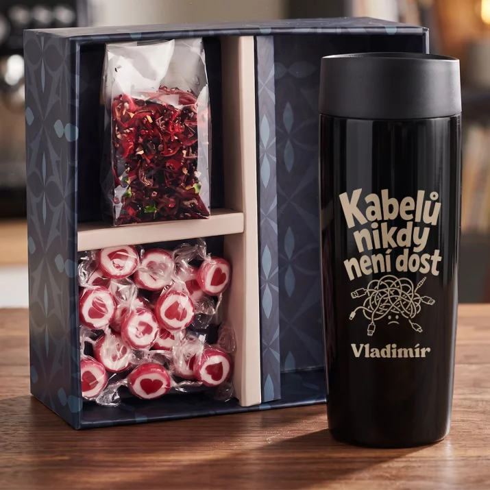 Dárková Sada S Termohrnkem Pro Milovníka Gadgetů Pro Muže: Kabelů Nikdy Není Dost