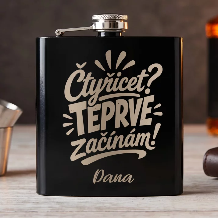 Placatka S Gravírováním Pro Ženu K 40 Dárek Pro 40Letou Ženu : Čtyřicet? Teprve Začínám