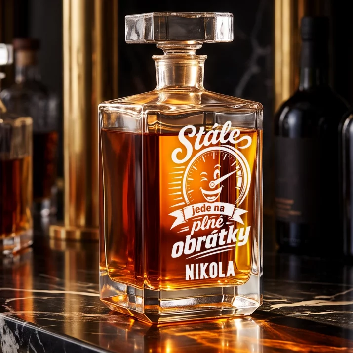Personalizovaná Karafa Na Whisky Pro Ženu K 60 Narozeninám Dárek Pro 60Letou Ženu : Stále Jede Na Plné Personalizovaná Karafa Na Whisky Pro Ženu K 60 Narozeninám Dárek Pro 60Letou Ženu : Stále Jede Na Plné