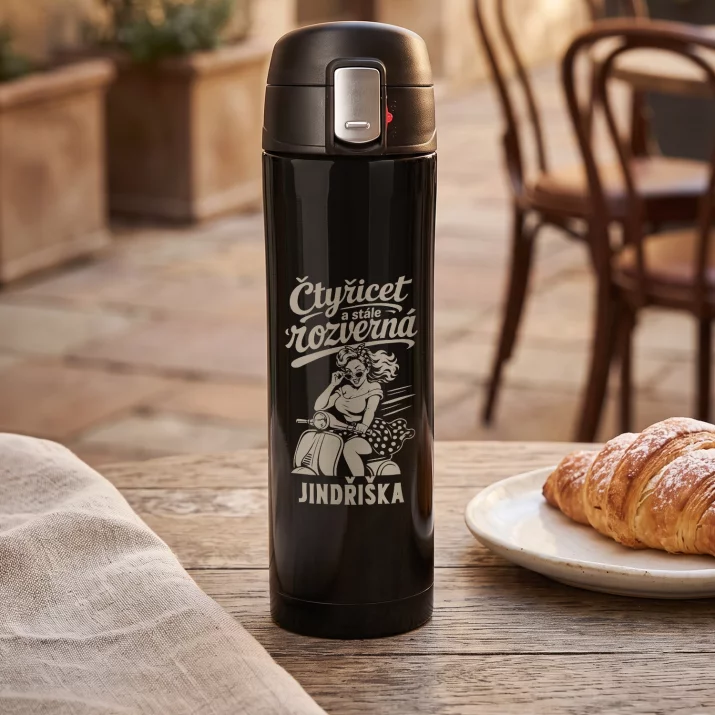 Termohrnek 440ml Pro 40Letou Ženu Dárek K 40 Narozeninám Pro Ženu: Čtyřicet A Stále Rozverná