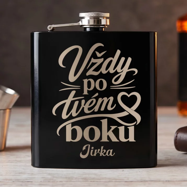 Placatka S Gravírováním K 20 Výročí Svatby Dárek Pro Muže: Vždy Po Tvém Boku Placatka S Gravírováním K 20 Výročí Svatby Dárek Pro Muže: Vždy Po Tvém Boku