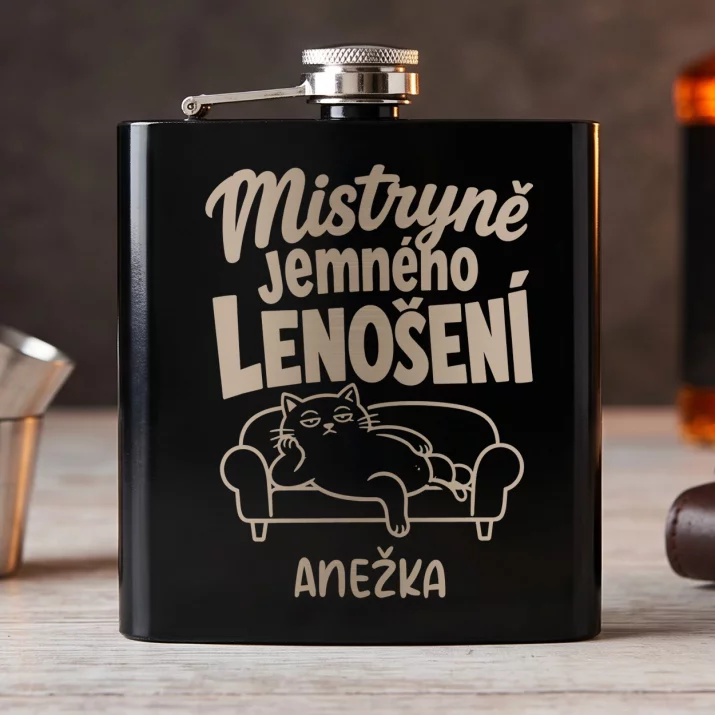 Placatka S Gravírováním Pro Starší Ženu Dárek Pro Ženu: Mistryně Jemného Lenošení Placatka S Gravírováním Pro Starší Ženu Dárek Pro Ženu: Mistryně Jemného Lenošení