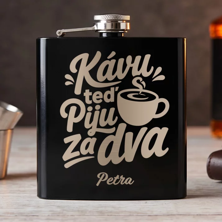 Placatka S Gravírováním Pro Nastávající Maminku Dárek Ke Dni Matek Pro Ženu: Kávu Teď Piju Za Dva Placatka S Gravírováním Pro Nastávající Maminku Dárek Ke Dni Matek Pro Ženu: Kávu Teď Piju Za Dva