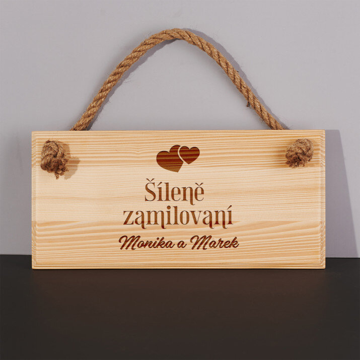 Šíleně zamilovaní - Tabulka na dveře