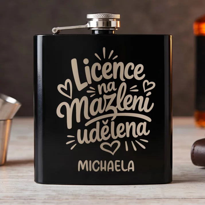 Placatka S Gravírováním K Prvnímu Výročí Svatby Dárek K Valentýnu Pro Ženu: Licence Na Mazlení Placatka S Gravírováním K Prvnímu Výročí Svatby Dárek K Valentýnu Pro Ženu: Licence Na Mazlení