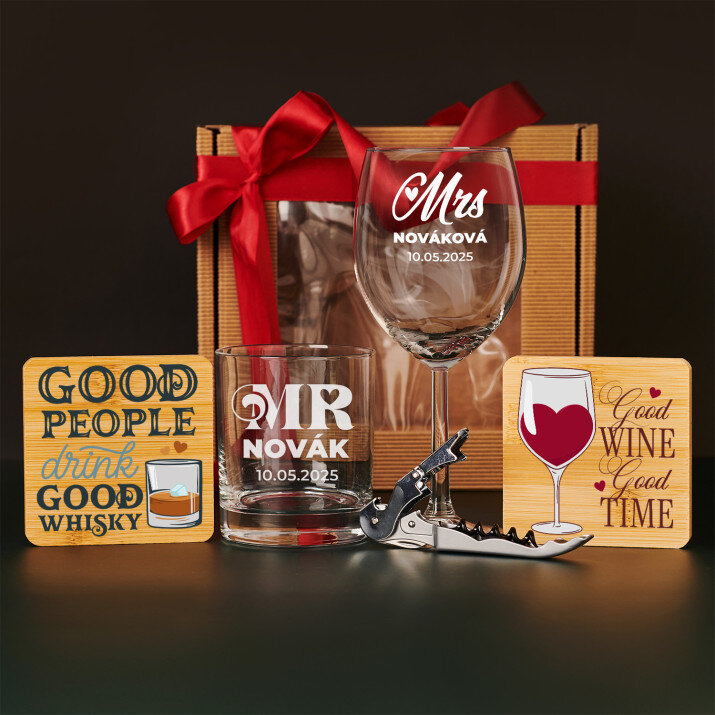 Dárková sada pro novomanžele na svatbu se sklenicí na víno a sklenicí na whisky