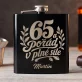 Placatka S Gravírováním K 65 Narozeninám Dárek Pro 65Letého Muže : 65 A Pořád V Plné Síle Placatka S Gravírováním K 65 Narozeninám Dárek Pro 65Letého Muže : 65 A Pořád V Plné Síle