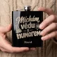 Placatka S Gravírováním Pro Chemika Dárek Pro Muže: Míchám Vědu S Humorem Placatka S Gravírováním Pro Chemika Dárek Pro Muže: Míchám Vědu S Humorem