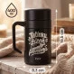 Termohrnek S Uchem 400 Ml Na Zapíjení Miminka Dárek Pro Muže: Tatínku, Žízeň Povolena Termohrnek S Uchem 400 Ml Na Zapíjení Miminka Dárek Pro Muže: Tatínku, Žízeň Povolena