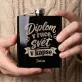Placatka S Gravírováním K Ukončení Školy Dárek Pro Ženu: Diplom V Ruce, Svět V Placatka S Gravírováním K Ukončení Školy Dárek Pro Ženu: Diplom V Ruce, Svět V