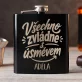 Placatka S Gravírováním Pro Kolegyni Dárek Pro Ženu: Všechno Zvládne S Úsměvem Placatka S Gravírováním Pro Kolegyni Dárek Pro Ženu: Všechno Zvládne S Úsměvem