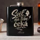 Placatka S Gravírováním Pro Cestovatelku Dárek Pro Ženu: Svět Na Tebe Čeká