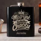 Placatka S Gravírováním Pro Paní Dárek Pro Ženu: Mistryně Tichého Chaosu Placatka S Gravírováním Pro Paní Dárek Pro Ženu: Mistryně Tichého Chaosu