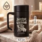 Termohrnek S Uchem 400 Ml Pro Muže Ve 70 Letech Dárek K 70 Narozeninám Pro Muže: Sedmdesát A Pořád V