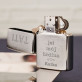 Táta hrdina - Zapalovač zippo