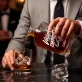 Personalizovaná Karafa Na Whisky Pro Automobilového Nadšence Dárek Pro Muže: Vášeň Pro Rychlost Personalizovaná Karafa Na Whisky Pro Automobilového Nadšence Dárek Pro Muže: Vášeň Pro Rychlost