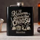 Placatka S Gravírováním Pro Manželku Dárek K Výročí Svatby Pro Ženu: Královna Domácího Chaosu Placatka S Gravírováním Pro Manželku Dárek K Výročí Svatby Pro Ženu: Královna Domácího Chaosu