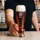 Sklenice Na Pivo S Gravírováním Pro Milovaného Dárek K Valentýnu Pro Muže: Nosí Můj Chaos S Úsměvem