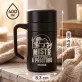 Termohrnek S Uchem 400 Ml Pro Architekta Dárek Pro Muže: Mistr Proporcí A Prostoru Termohrnek S Uchem 400 Ml Pro Architekta Dárek Pro Muže: Mistr Proporcí A Prostoru