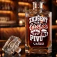 Personalizovaná Karafa Na Whisky Na Svátek Svatého Ondřeje Dárek Pro Muže: Zkušený V Lásce I V Pivu Personalizovaná Karafa Na Whisky Na Svátek Svatého Ondřeje Dárek Pro Muže: Zkušený V Lásce I V Pivu