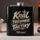 Placatka S Gravírováním Pro Trenéra Dárek Pro Muže: Král Tréninku A Taktiky Placatka S Gravírováním Pro Trenéra Dárek Pro Muže: Král Tréninku A Taktiky