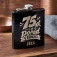 Placatka S Gravírováním Pro 75Letého Muže Dárek K 75 Narozeninám Pro Muže: 75 Let A Pořád V Kondici Placatka S Gravírováním Pro 75Letého Muže Dárek K 75 Narozeninám Pro Muže: 75 Let A Pořád V Kondici