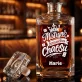 Personalizovaná Karafa Na Whisky K Mikuláši Dárek Pro Ženu: Mistryně Jemného Chaosu Personalizovaná Karafa Na Whisky K Mikuláši Dárek Pro Ženu: Mistryně Jemného Chaosu