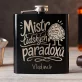 Placatka S Gravírováním Pro Psychologa Dárek Pro Muže: Mistr Lidských Paradoxů Placatka S Gravírováním Pro Psychologa Dárek Pro Muže: Mistr Lidských Paradoxů