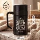 Termohrnek S Uchem 400 Ml K Odchodu Do Důchodu Dárek Pro Důchodce Muže: Začíná Nová Životní Termohrnek S Uchem 400 Ml K Odchodu Do Důchodu Dárek Pro Důchodce Muže: Začíná Nová Životní