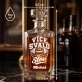 Personalizovaná Karafa Na Whisky Pro Kulturistu Dárek Pro Muže: Více Svalů Než Slov Personalizovaná Karafa Na Whisky Pro Kulturistu Dárek Pro Muže: Více Svalů Než Slov