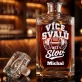 Personalizovaná Karafa Na Whisky Pro Kulturistu Dárek Pro Muže: Více Svalů Než Slov Personalizovaná Karafa Na Whisky Pro Kulturistu Dárek Pro Muže: Více Svalů Než Slov