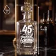 Karafa Na Vodku S Gravírováním Pro 45Letou Ženu Dárek K 45 Narozeninám Pro Ženu: 45 A Pořád Rozesmívá