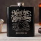 Placatka S Gravírováním Do Nového Bytu Dárek Pro Muže: Nový Byt, Stejný Chaos Placatka S Gravírováním Do Nového Bytu Dárek Pro Muže: Nový Byt, Stejný Chaos
