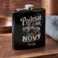 Placatka S Gravírováním K 50 Dárek K 50 Narozeninám Pro Muže: Padesát A Stále Jako Nový Placatka S Gravírováním K 50 Dárek K 50 Narozeninám Pro Muže: Padesát A Stále Jako Nový