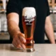 Sklenice Na Pivo S Gravírováním K 80 Narozeninám Dárek Pro 80Letého Muže : Osm Dekád A Pořád Jede Sklenice Na Pivo S Gravírováním K 80 Narozeninám Dárek Pro 80Letého Muže : Osm Dekád A Pořád Jede