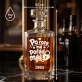 Personalizovaná Karafa Na Whisky K Prvnímu Výročí Svatby Dárek K Valentýnu Pro Muže: Po Roce Mě Pořád Máš Personalizovaná Karafa Na Whisky K Prvnímu Výročí Svatby Dárek K Valentýnu Pro Muže: Po Roce Mě Pořád Máš