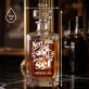 Personalizovaná Karafa Na Whisky Ke Kolaudaci Dárek Pro Muže: Nový Dům, Stejný Šéf Personalizovaná Karafa Na Whisky Ke Kolaudaci Dárek Pro Muže: Nový Dům, Stejný Šéf