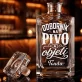 Karafa Na Vodku S Gravírováním K Valentýnu Dárek K Výročí Pro Muže: Odborník Na Pivo A Objetí