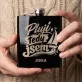 Placatka S Gravírováním Pro Jachtaře Dárek Pro Muže: Pluji, Tedy Jsem Placatka S Gravírováním Pro Jachtaře Dárek Pro Muže: Pluji, Tedy Jsem