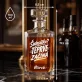 Personalizovaná Karafa Na Whisky K 60 Dárek K 60 Narozeninám Pro Muže: Šedesátka? Teprve Začíná Personalizovaná Karafa Na Whisky K 60 Dárek K 60 Narozeninám Pro Muže: Šedesátka? Teprve Začíná
