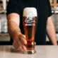 Sklenice Na Pivo S Gravírováním Pro Švadlenu Dárek Pro Ženu: Šiju, Tedy Jsem