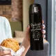 Termohrnek 440ml Ke Zlaté Svatbě Dárek Pro Muže: Padesát Let A Pořád V