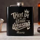 Placatka S Gravírováním K 33 Narozeninám Dárek Pro 30Letou Ženu : Třicet Tři A Stále Úžasná Placatka S Gravírováním K 33 Narozeninám Dárek Pro 30Letou Ženu : Třicet Tři A Stále Úžasná