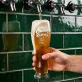 Sklenice Na Pivo S Gravírováním Pro Barmanku Dárek Pro Ženu: Míchám Chaos S Ledem Sklenice Na Pivo S Gravírováním Pro Barmanku Dárek Pro Ženu: Míchám Chaos S Ledem