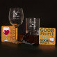 Dárková sada pro pár na svatbu se sklenicí na víno a sklenicí na whisky